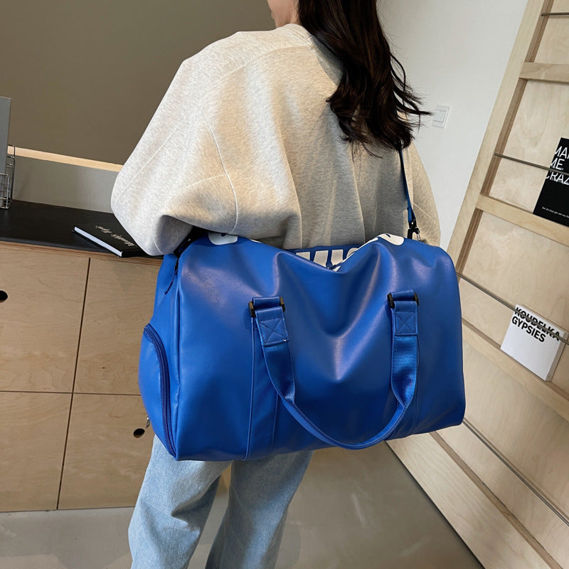 Sporty Travel Bag With Spacious Interior Compartment And Durable Material Bowlift