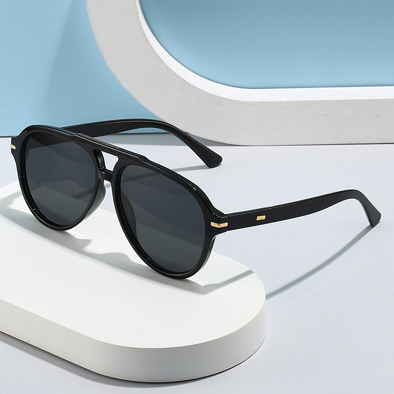 Women's fashionable sunglasses with stylish tortoise frame Bowlift