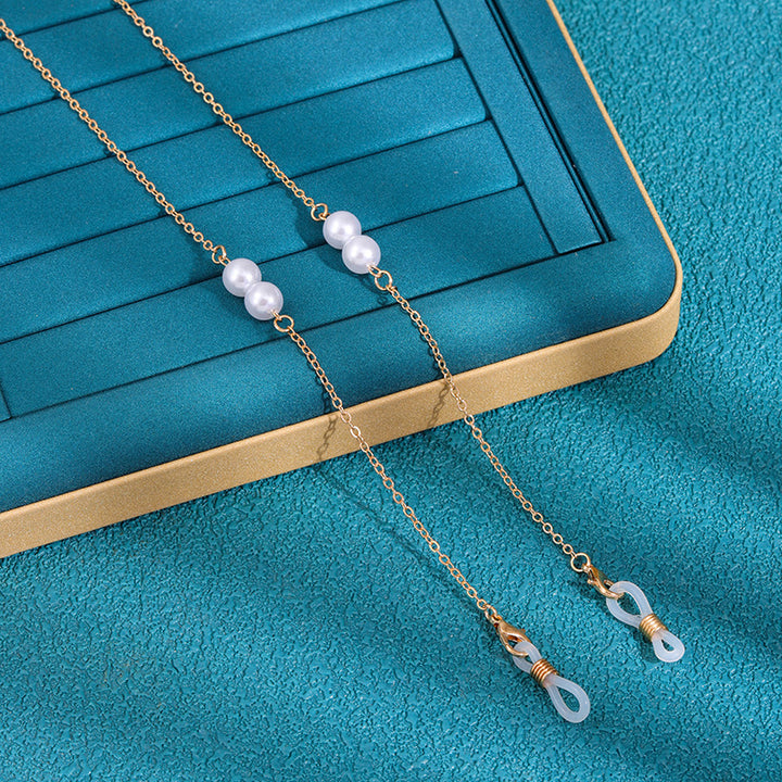 Elegant Eyewear Chain with Pearl Accents Bowlift