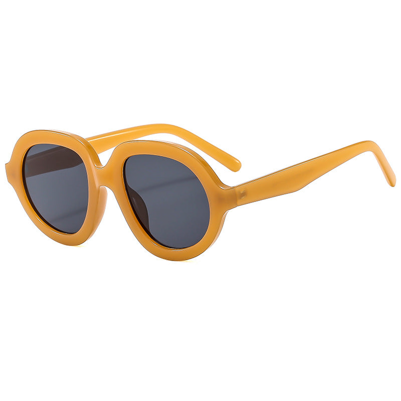 Ladies fashionable sunglasses with wide, oval frame Bowlift