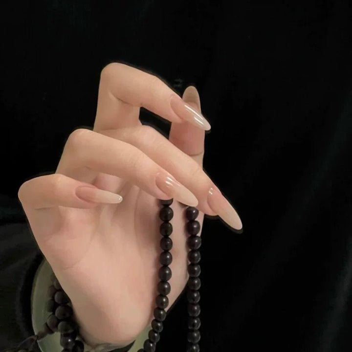 Artificial nails with elegant ombre finish Bowlift