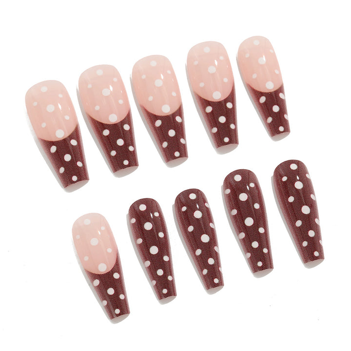 Artificial nails in the popular polka dot design Bowlift