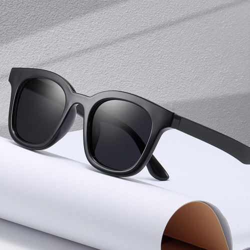 Ladies Fashionable Oversized Sunglasses with Luxurious Design Bowlift