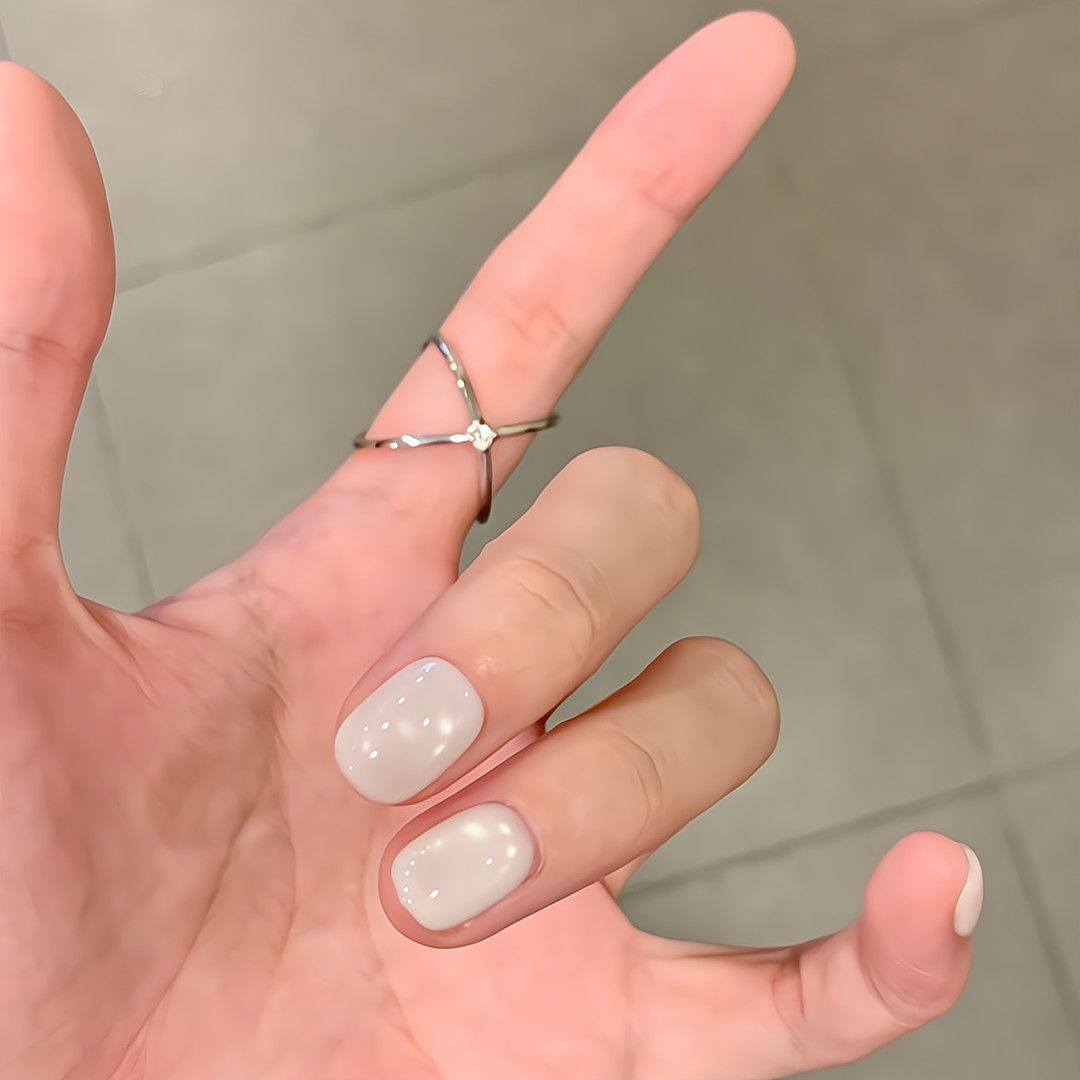 High-gloss artificial nails Bowlift