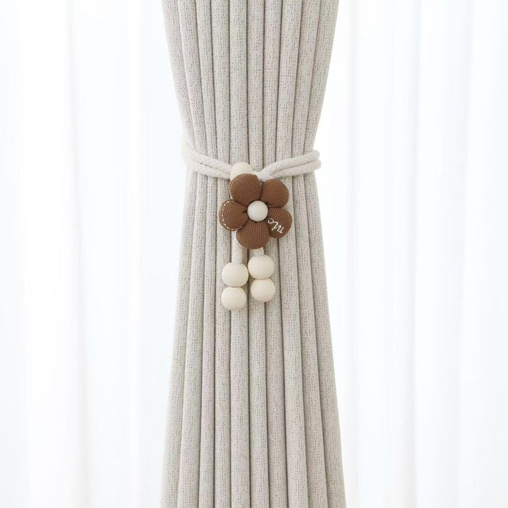 Decorative curtain tieback Bowlift
