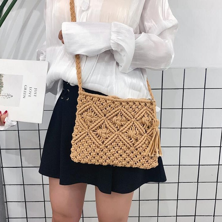Hand-knotted shoulder bag with tassels and geometric pattern Bowlift
