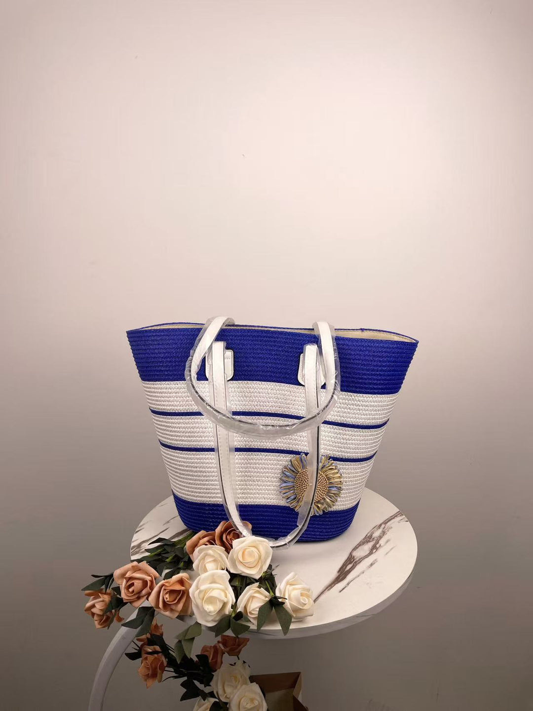 Elegant Beach Bag with Matching Sun Hat Bowlift