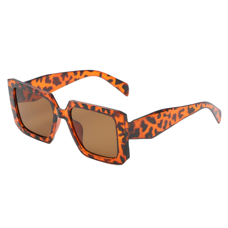Women's fashionable oversized sunglasses in leopard print Bowlift