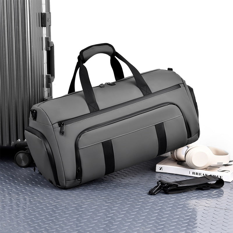 Sport bag with clever compartment division Bowlift