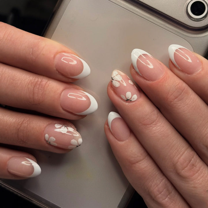Artfully adorned nail art Bowlift