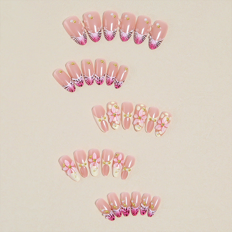 Artful artificial nails with delicate flower patterns Bowlift