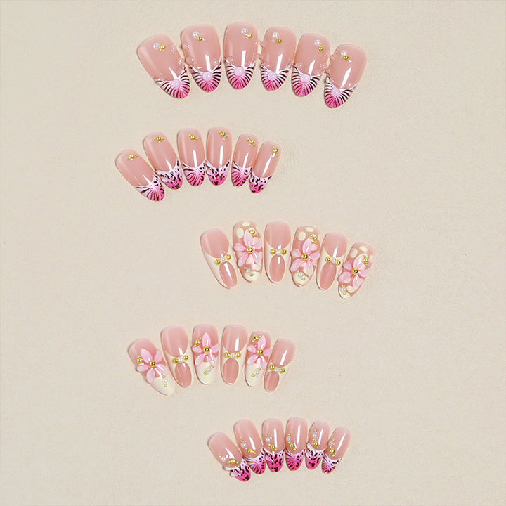 Artful artificial nails with delicate flower patterns Bowlift