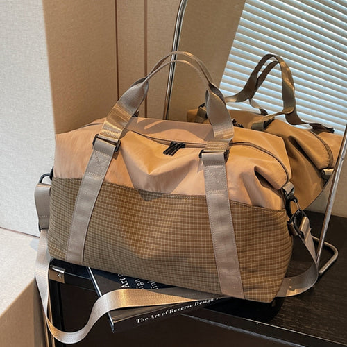Versatile sports and travel bag with breathable material and robust design Bowlift