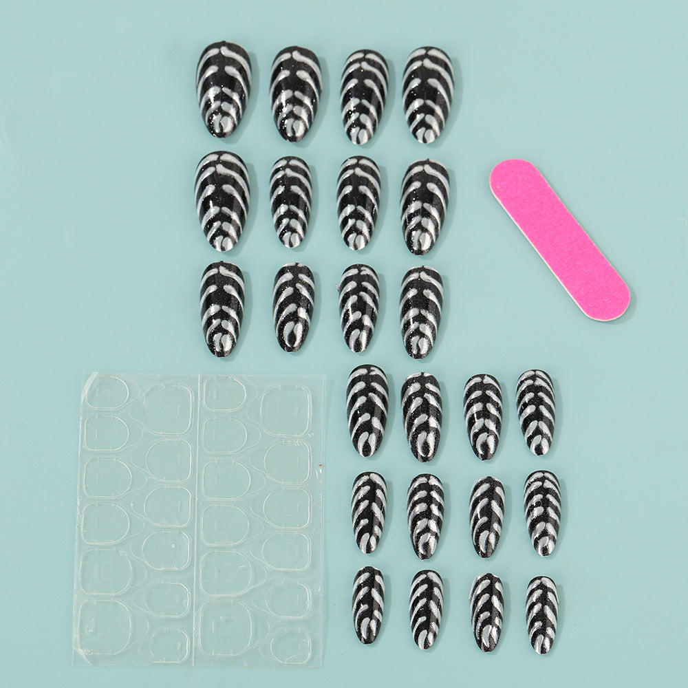 Stylish striped pattern artificial nails Bowlift