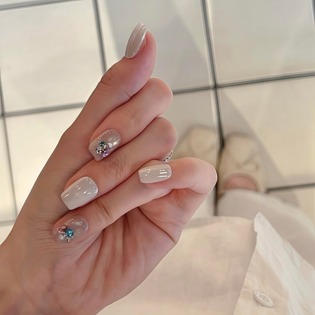 Artificial nails with elegant jewelry accents Bowlift