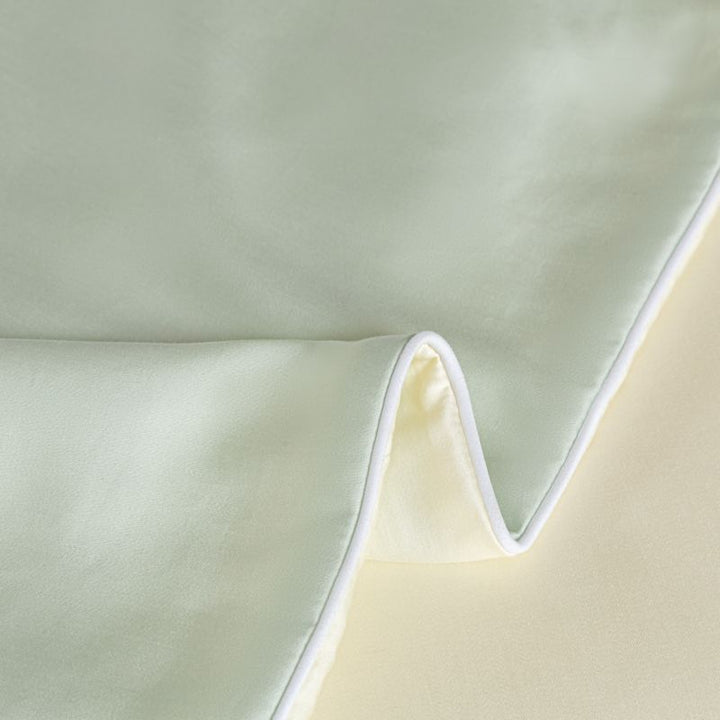 Ladies satin bed linen with stylish design Bowlift