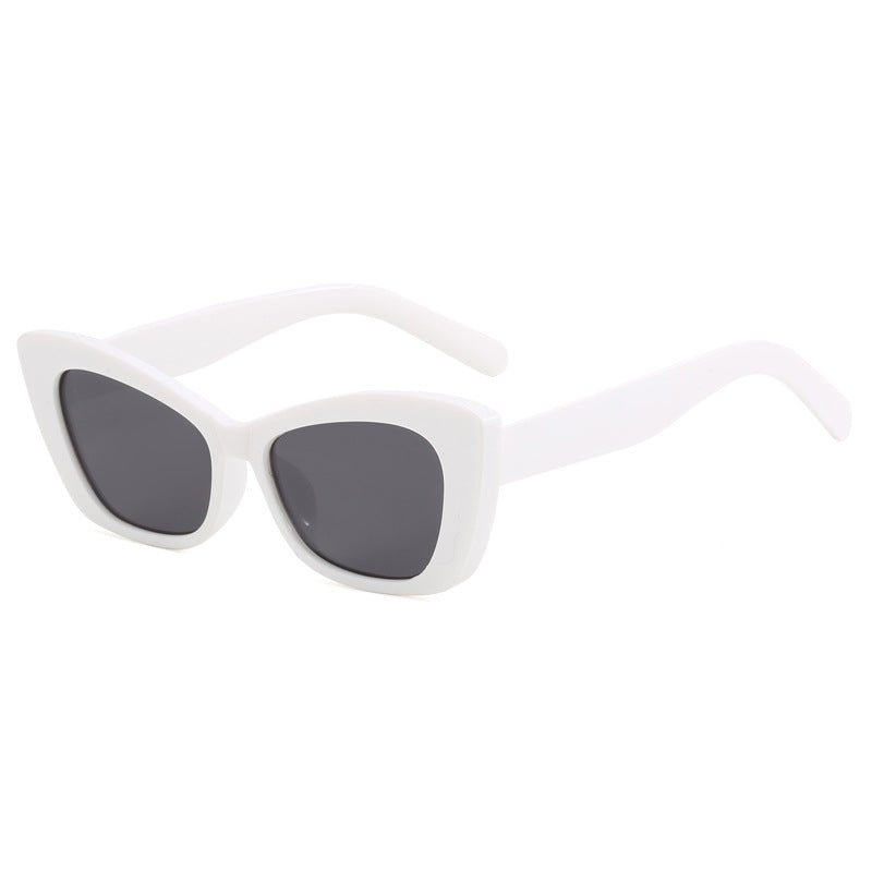 Ladies Cat-Eye Sunglasses with Stylish Elements Bowlift