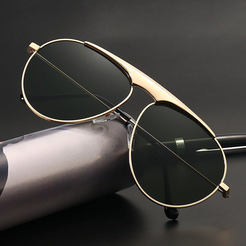 Fashionable Pilot Sunglasses Bowlift