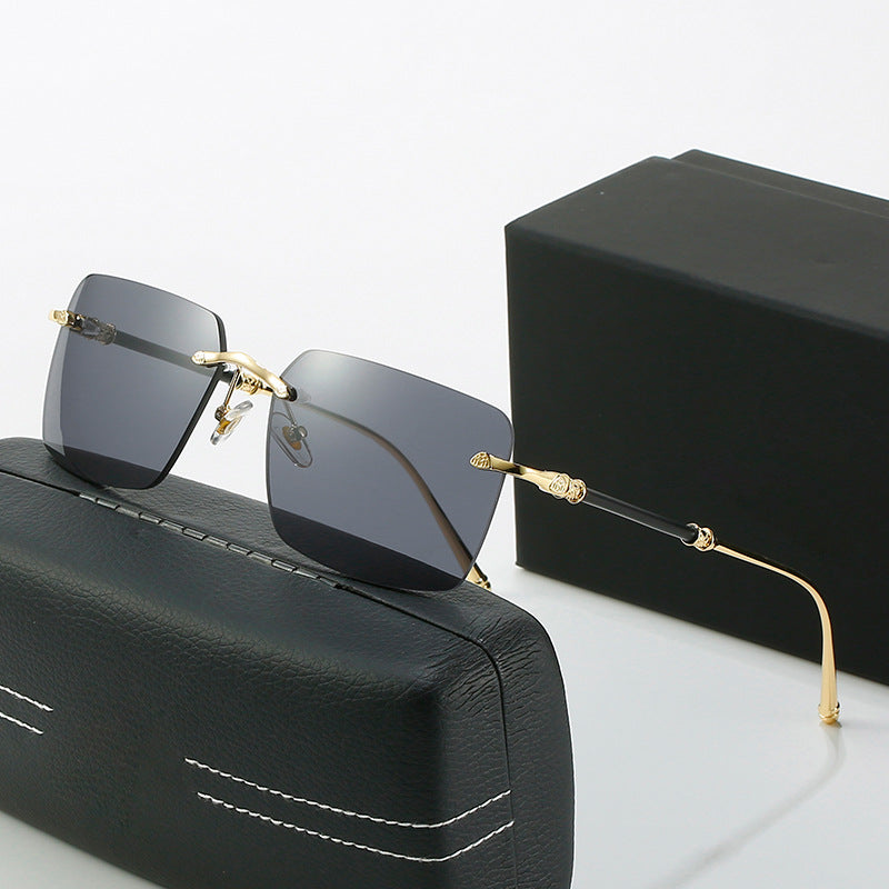Women's fashionable sunglasses with square frame and luxurious accents Bowlift