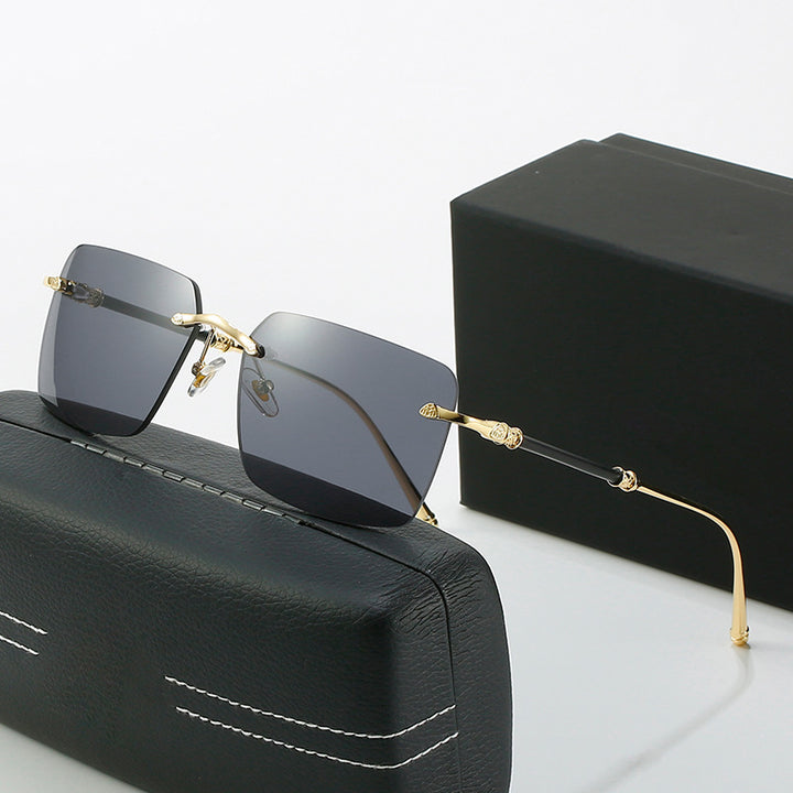 Women's fashionable sunglasses with square frame and luxurious accents Bowlift