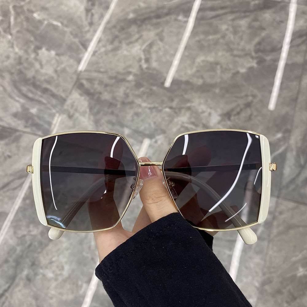 Women's oversized sunglasses with glamorous frame Bowlift