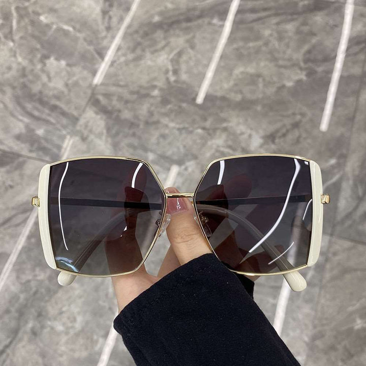 Women's oversized sunglasses with glamorous frame Bowlift