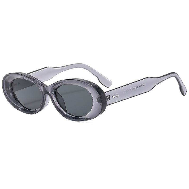 Women Retro-inspired Sunglasses in elegant oval design Bowlift
