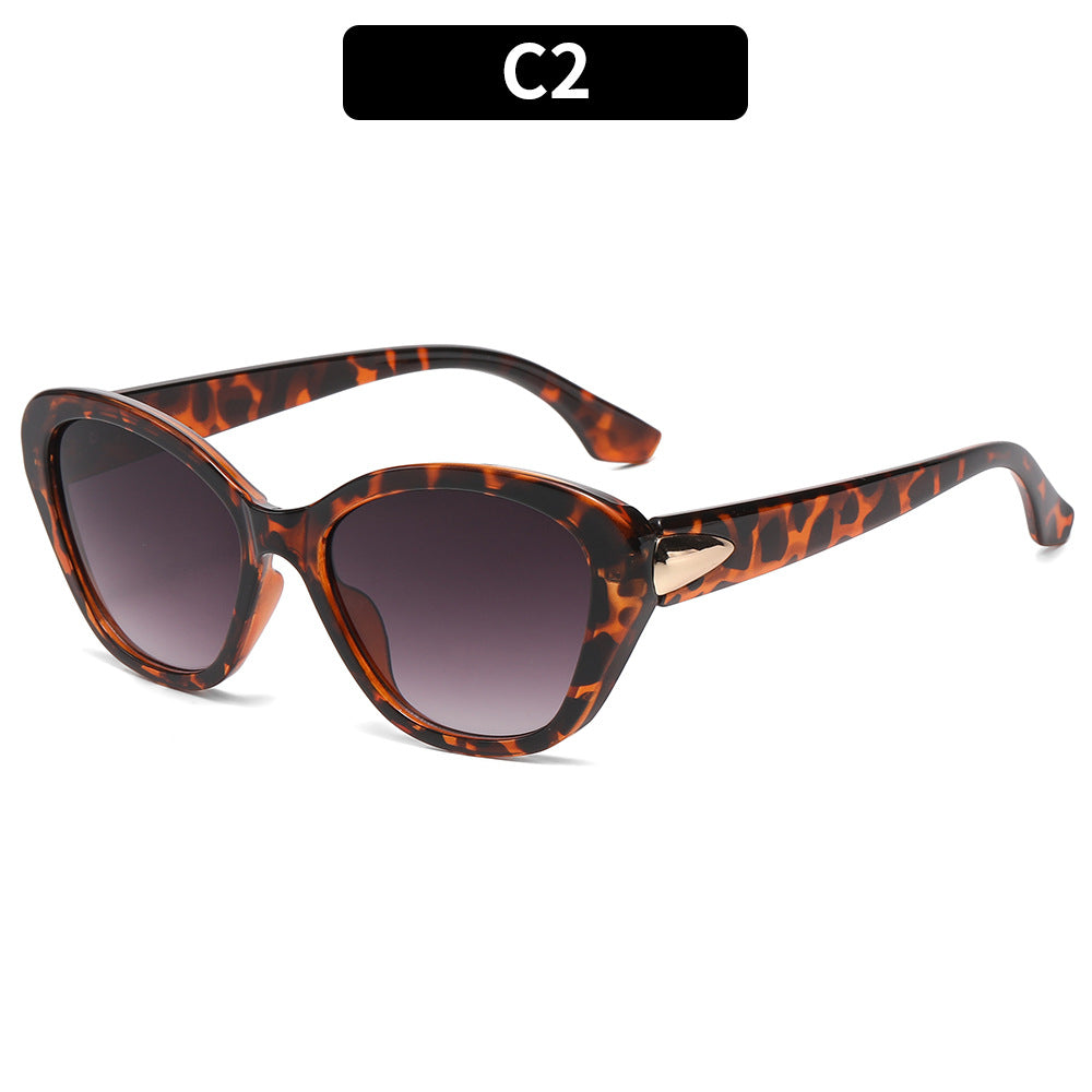 Stylish Cat-Eye Sunglasses with Metal Accents