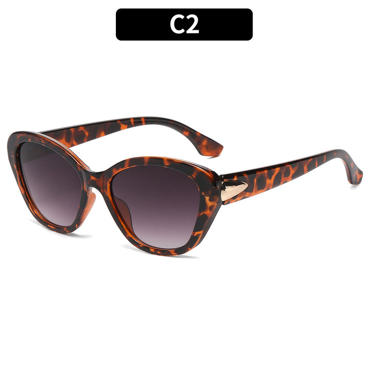 Stylish Cat-Eye Sunglasses with Metal Accents