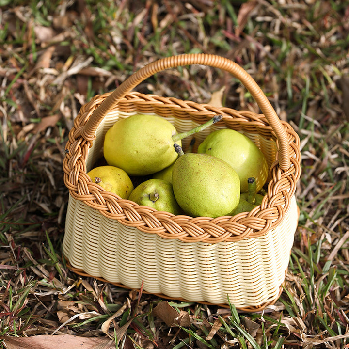 Unisex basket with ergonomic handle and natural basket weave Bowlift
