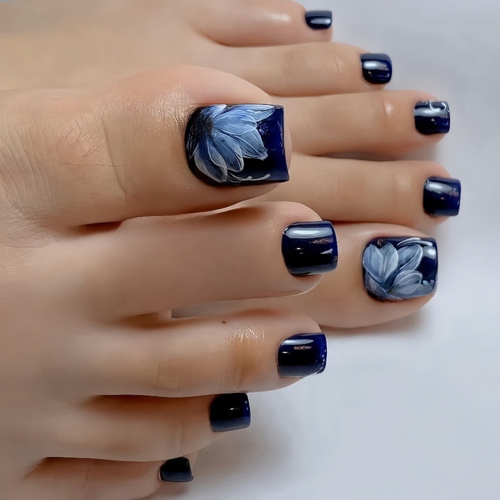 Glamorous artificial nails with floral accents Bowlift