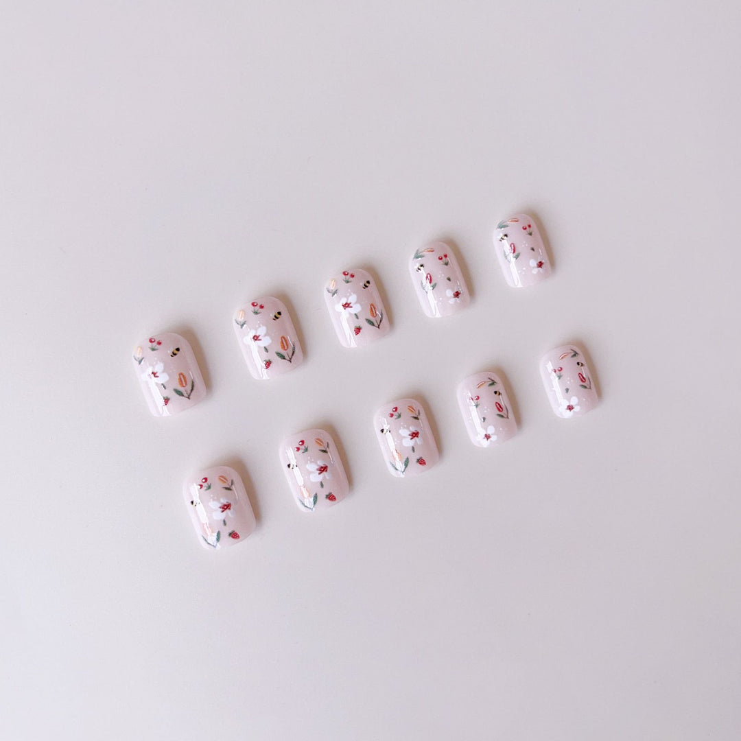 Artificial nail set with cheerful flower and bee designs Bowlift