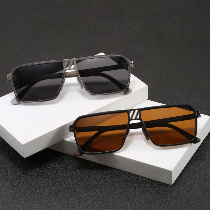 Women's fashionable sunglasses in a modern, square design Bowlift