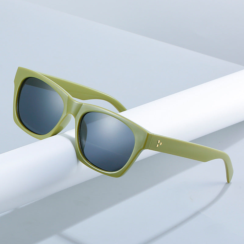 Retro-Inspired Chunky Sunglasses Bowlift