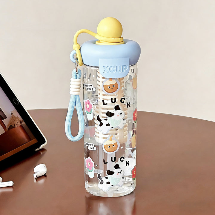 Women's playful water bottle with integrated fruit filter Bowlift