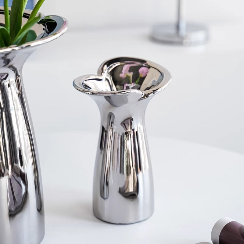 Elegant and modern ceramic vase Bowlift