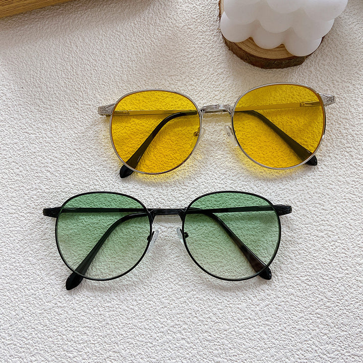 Fashionable sunglasses with round frame and intricate design Bowlift