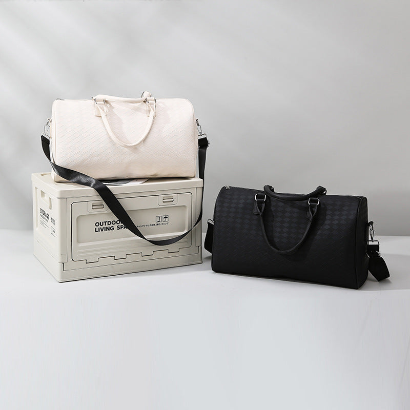 Sporty shoulder bag with structured outer material Bowlift