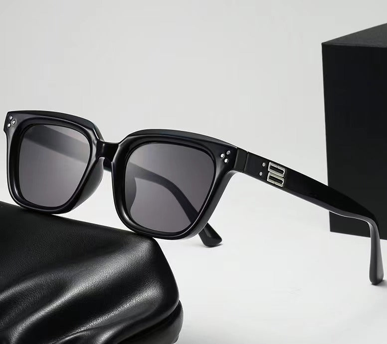 Women's trendy oversized sunglasses with sturdy plastic frame Bowlift