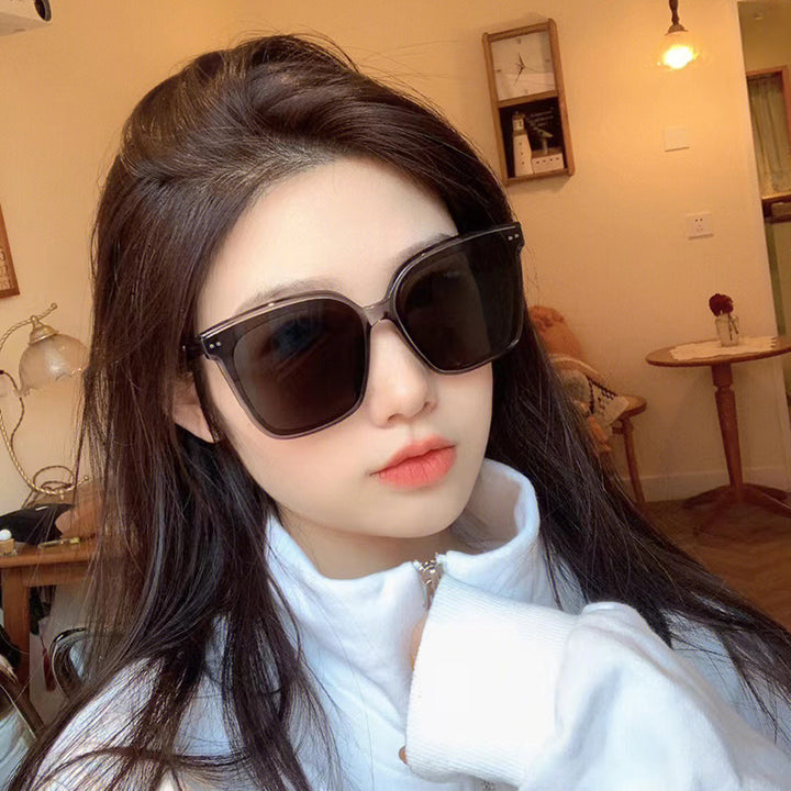 Ladies fashionable sunglasses with striking frame and UV protection Bowlift