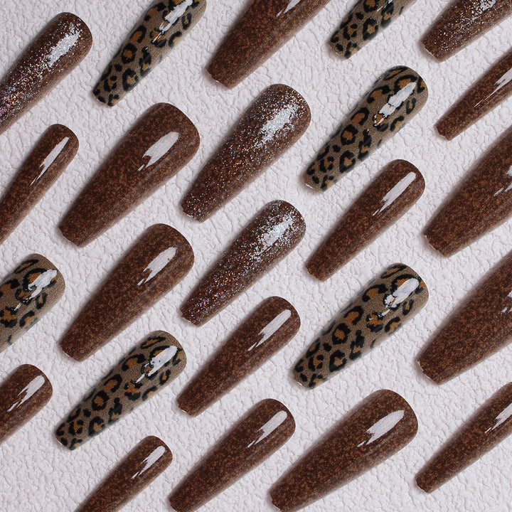 Trendy Press-On Nail Set Bowlift