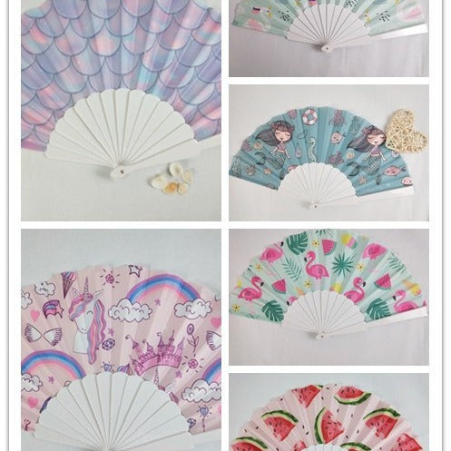 Ladies fan with shimmering scale patterns Bowlift