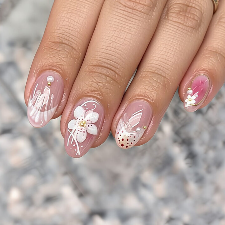 Detailed Floral Design Press-On Nail Set Bowlift