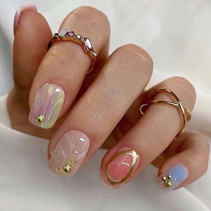 Decorative Press-On Nail Set with Gold Accents Bowlift