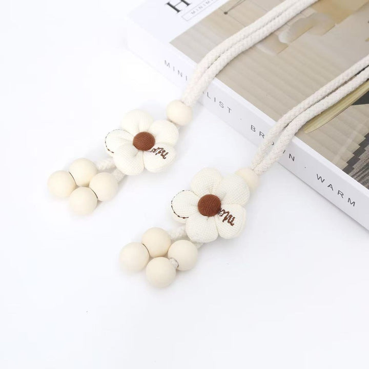Decorative curtain tieback Bowlift