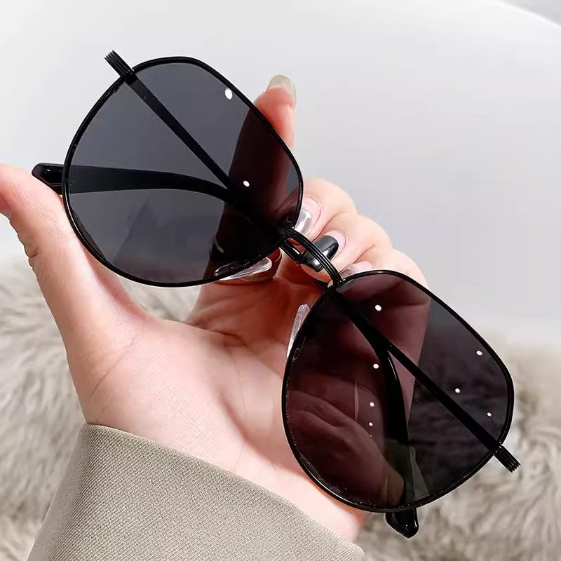 Ladies cat-eye sunglasses with elegant metal frame Bowlift