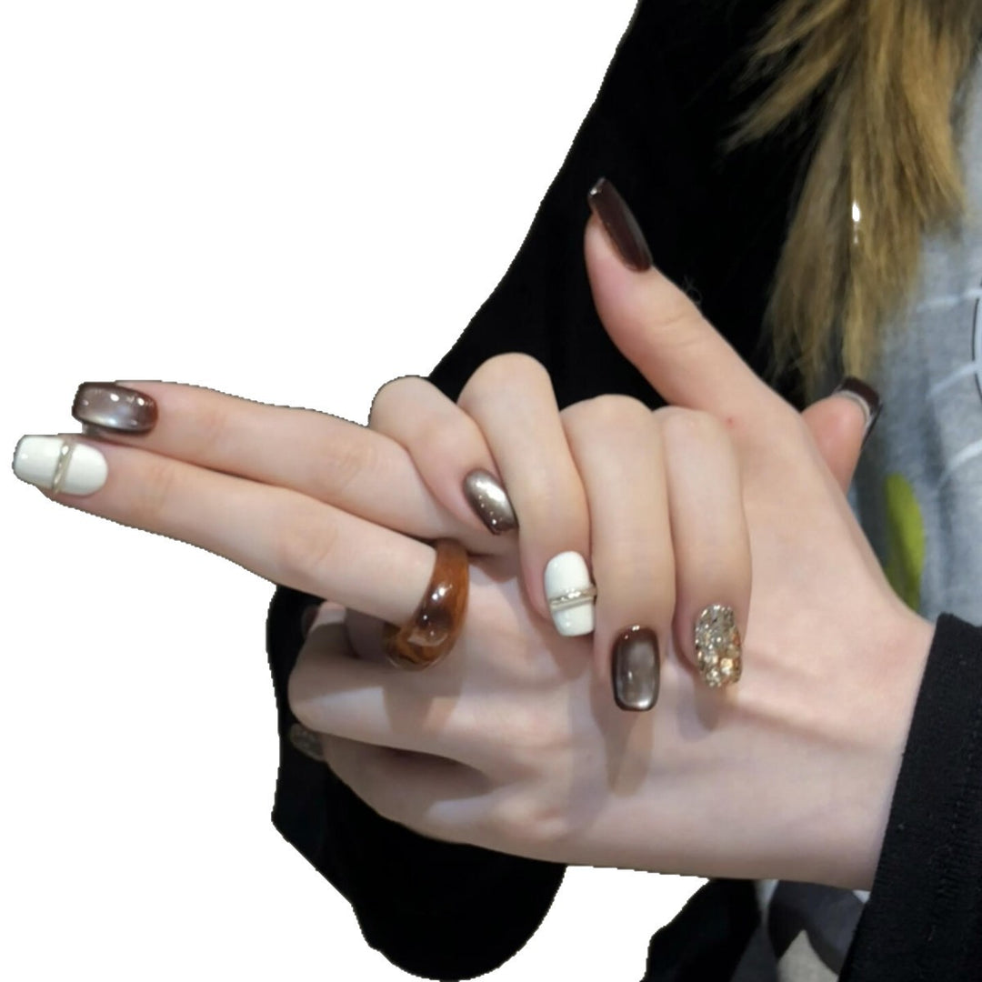 Artificial nails with elegant glitter pattern Bowlift