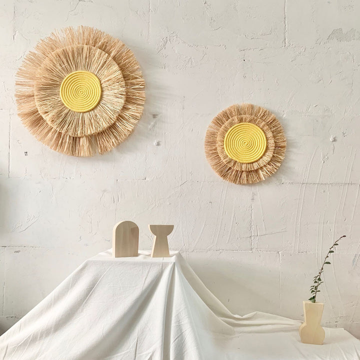 Decorative wall decoration with synthetic fiber and wooden beads Bowlift