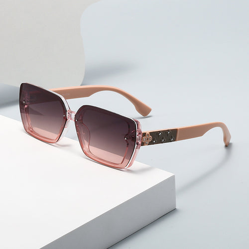 Ladies sunglasses with extravagant jewelry details Bowlift