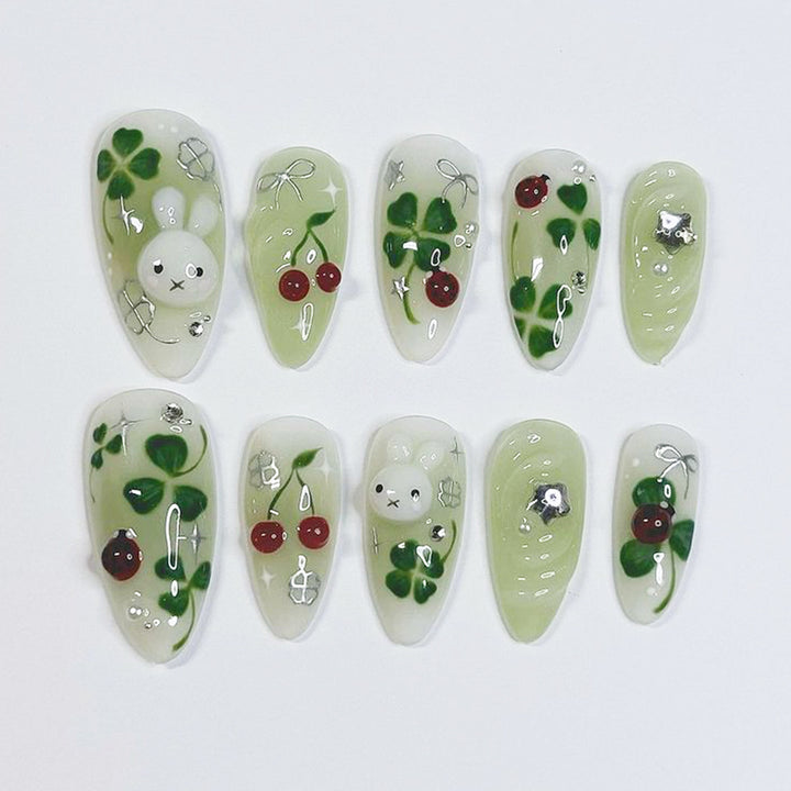 Playful artificial nails with plant motifs Bowlift
